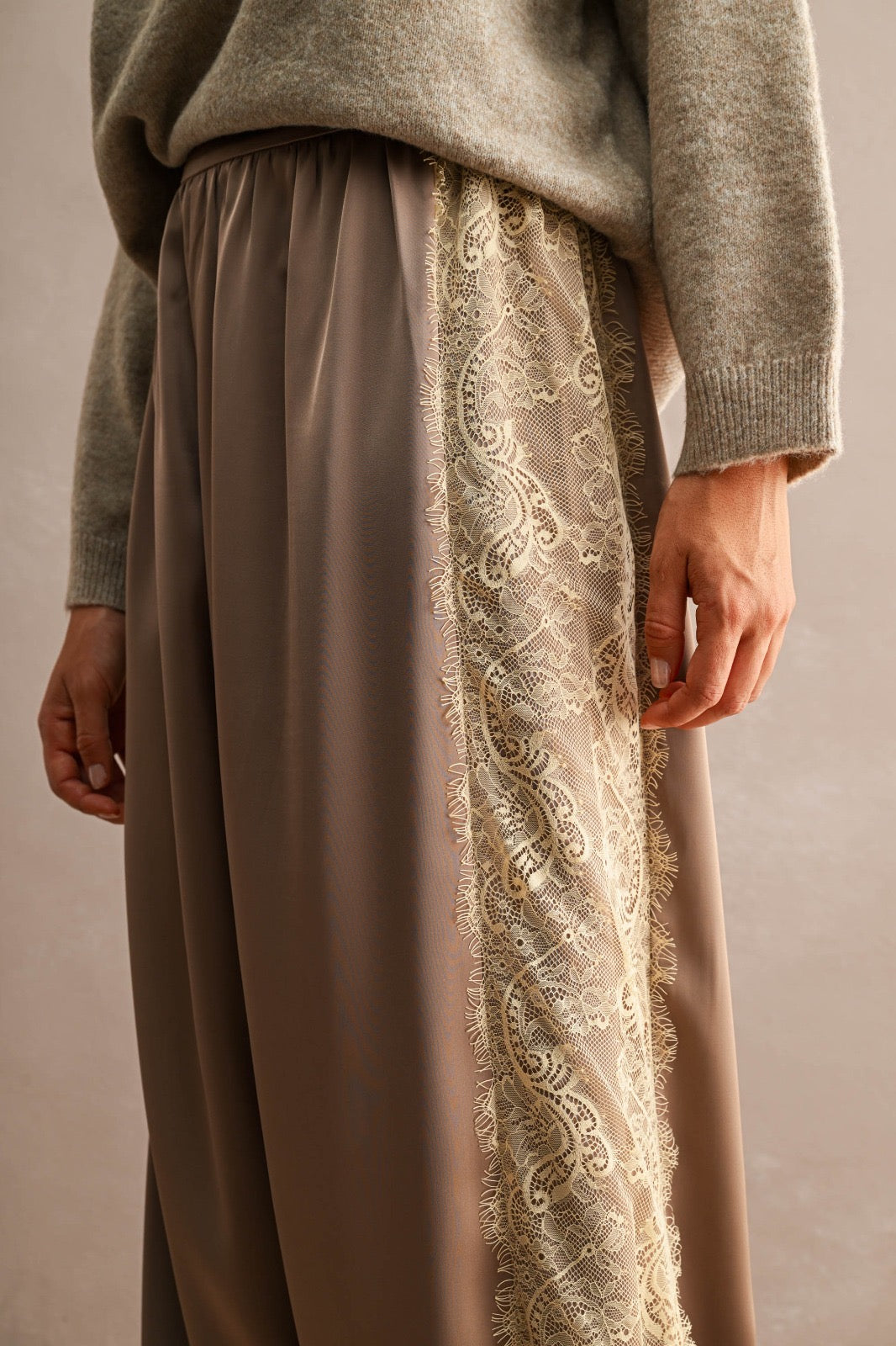 Lace Baloon pants