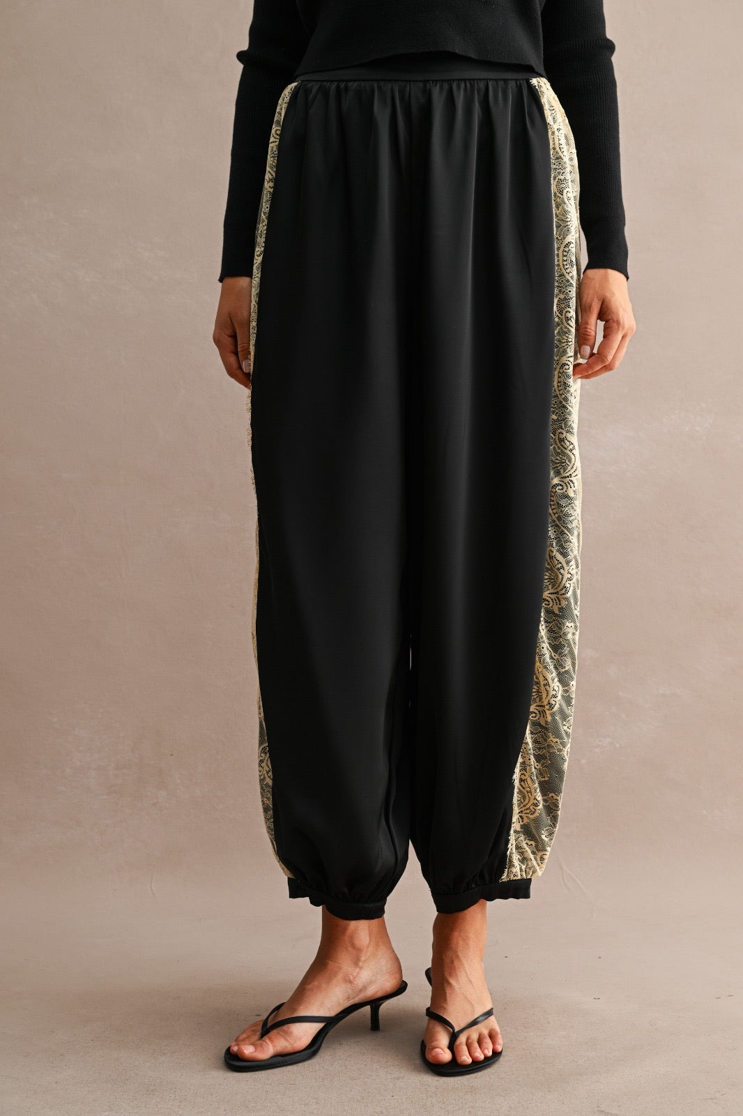 Lace Baloon pants