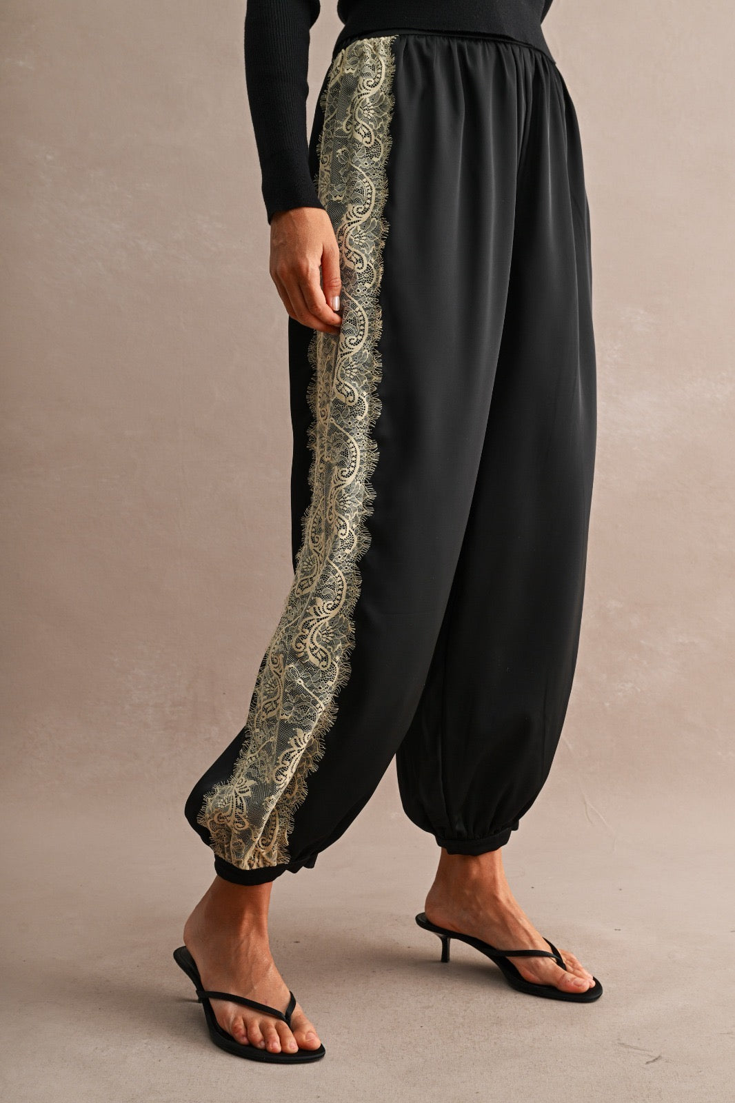 Lace Baloon pants