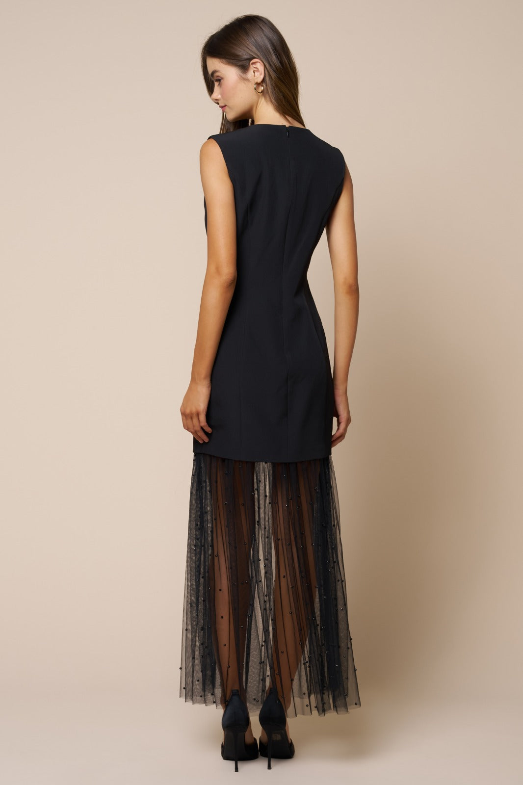 Elegant maxi dress with pearls