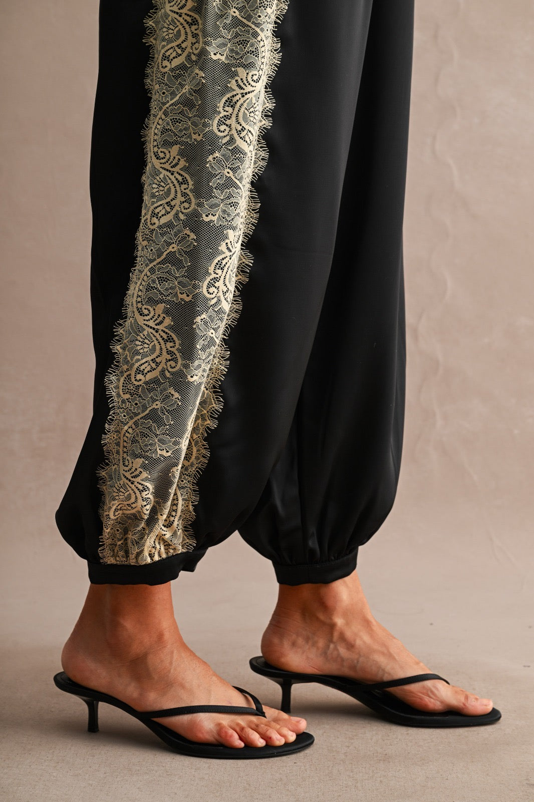 Lace Baloon pants